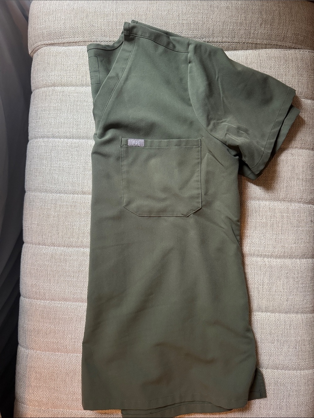 Figs Olive Green Short-Sleeve Pocket Scrub Top